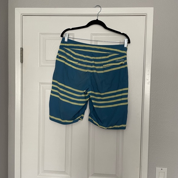 Volcom swimtrunks - Picture 2 of 2